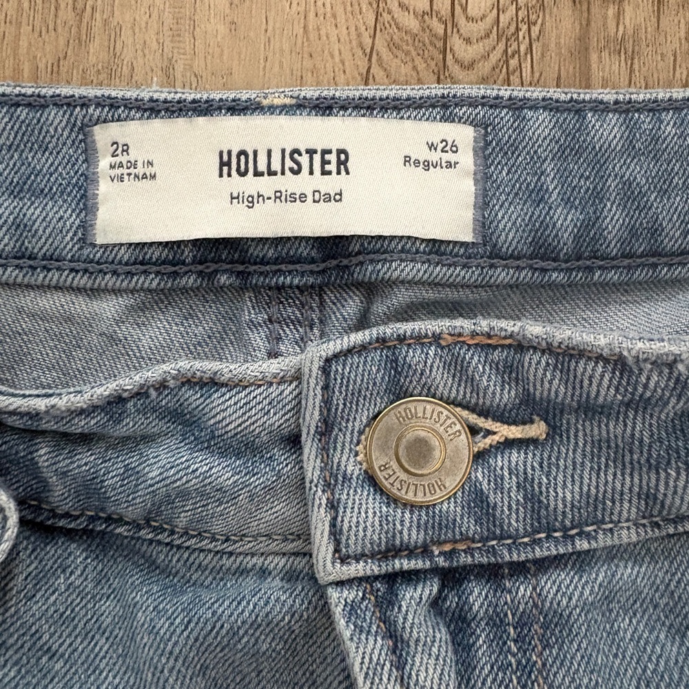 Hollister Light Wash High-Rise Dad Jeans